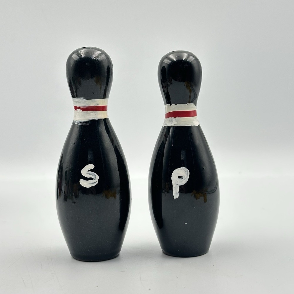 VINTAGE BOWLING PIN SALT & PEPPER SHAKERS‎ - JAPAN VINTAGE 1950'S HAND PAINTED